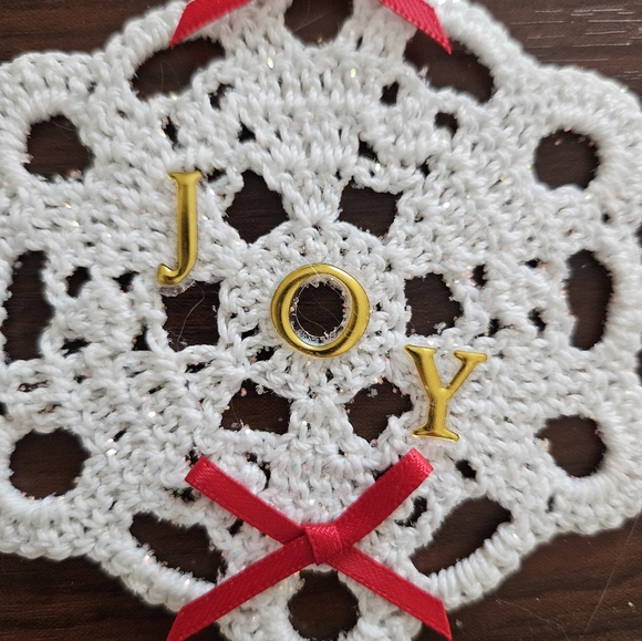 Christmas Ornaments Crochet Doily Wreaths  Set of 3  - Faux Peppermints,Noel - Picture 8 of 11